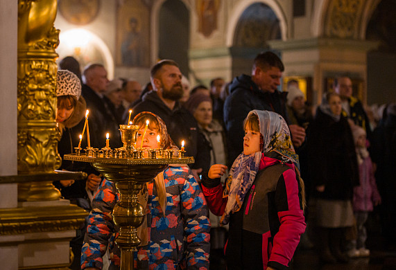 В Ивановской области праздничными богослужениями встретили Рождество Христово 